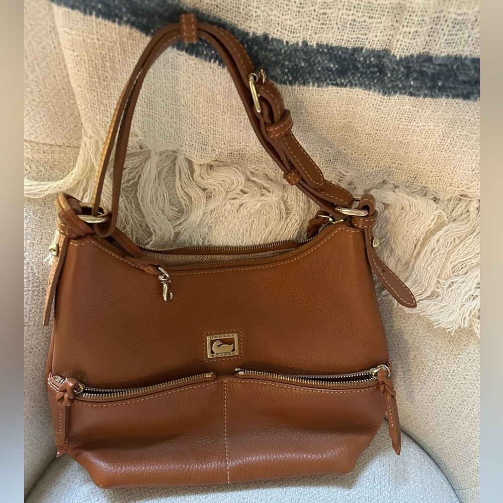 BEAUTIFUL Dooney & Bourne Pebble Grain Medium